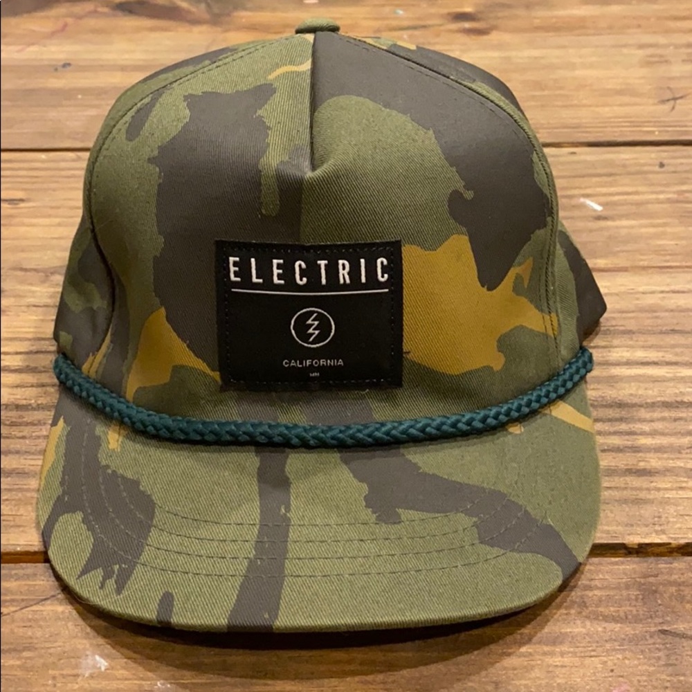 Electric snap-back surfer hat